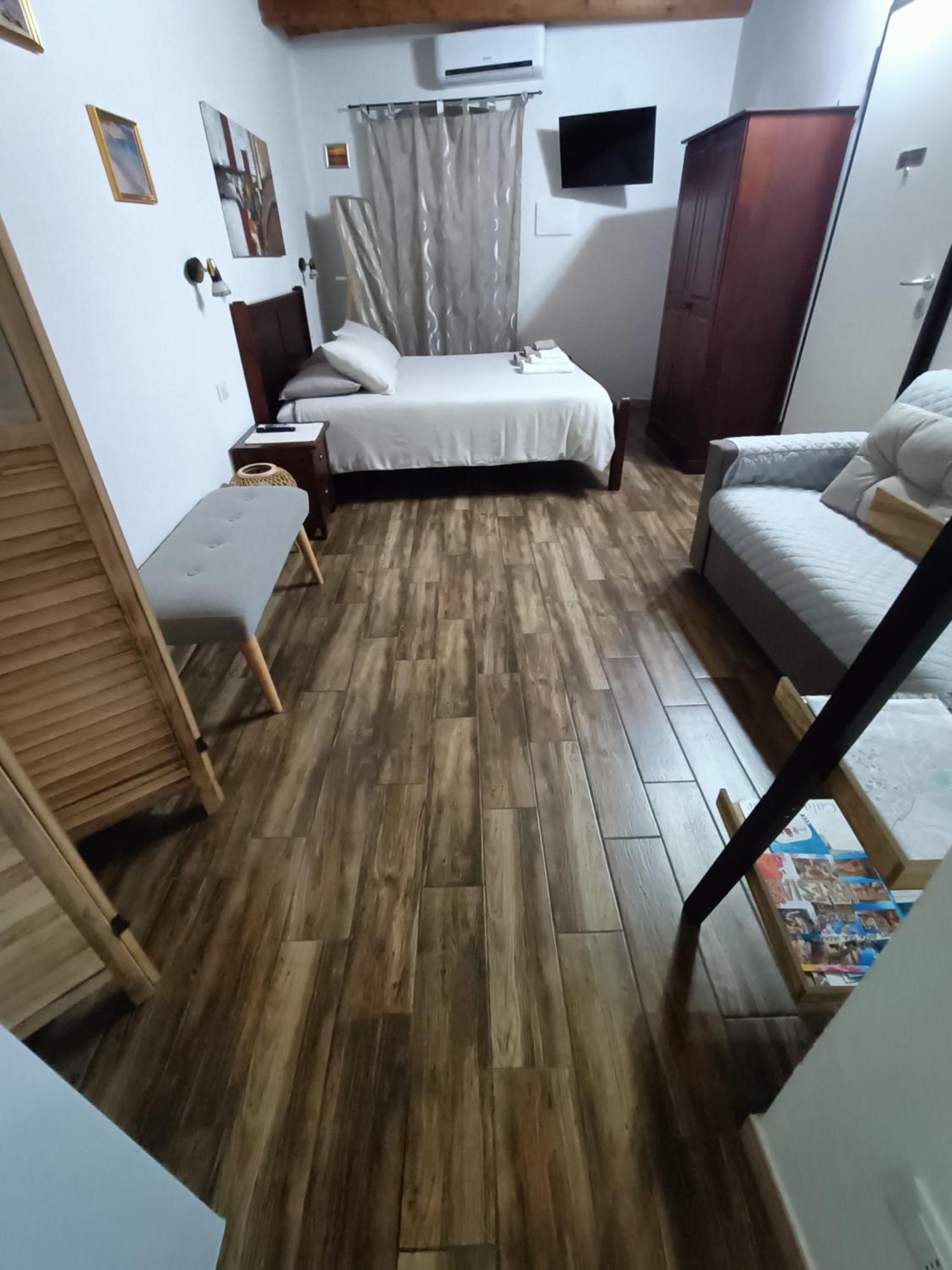 Bed And Breakfast Raggio Di Sole Iglesias Exterior foto